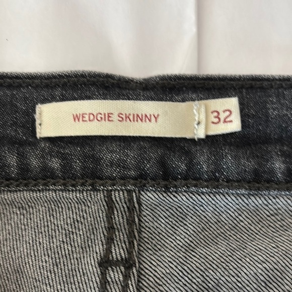Levi’s Wedgie Skinny Black Denim Jeans Women 32 Button Fly Raw Hem Stretch - Picture 2 of 7